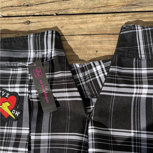 NO BOUNDARIES BLACK PLAID PLEATED SKIRT WITH PATCHES NWT JUNIORS XS - Picture 5 of 8